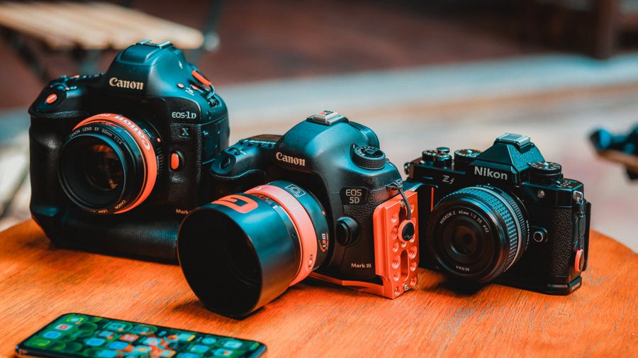 Cámaras profesionales Canon y Nikon para fotografía ISO