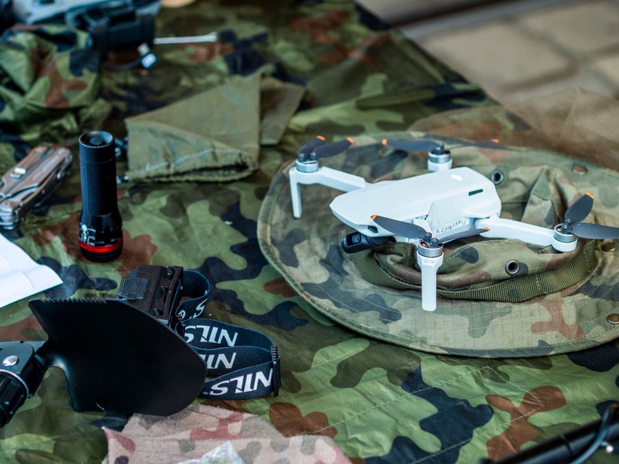 Dron compacto ligero menor 250 gramos