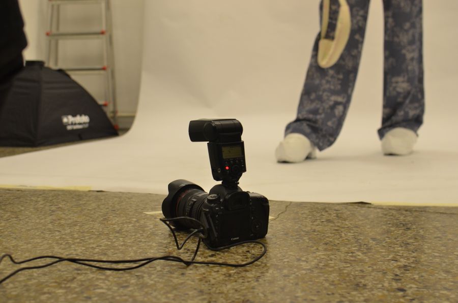 camara profesional tripode fotografia 2 Cámara profesional con trípode para fotografía
