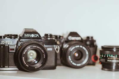 Cómo usar una cámara analógica por primera vez: del rollo de 35 mm al primer revelado sin errores básicos