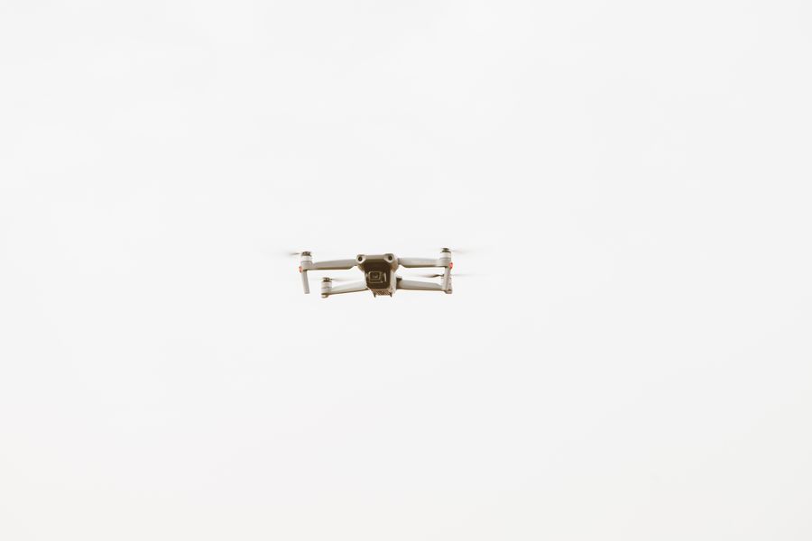 Dron recreativo y profesional moderno