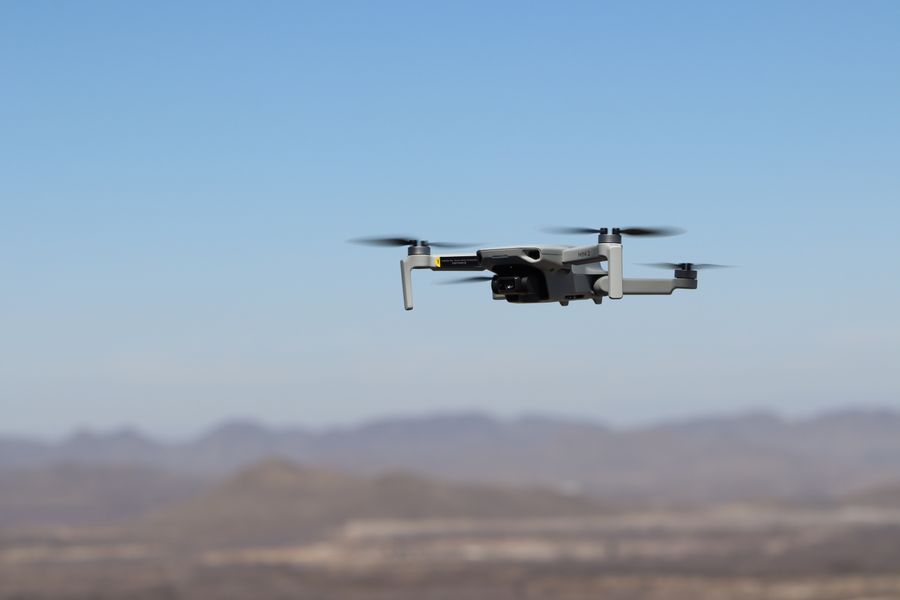 Drone sobre paisaje desértico
