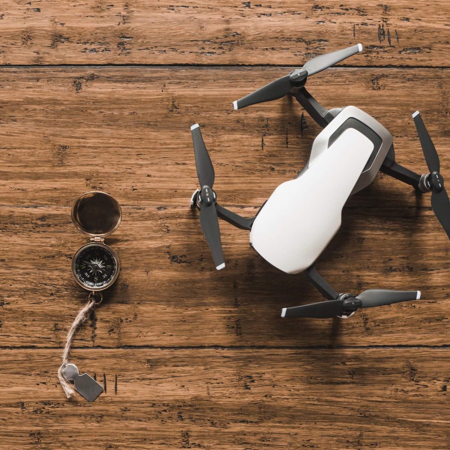 detalle gimbal drone camara tres ejes 1 Detalle del gimbal de un drone con cámara de tres ejes