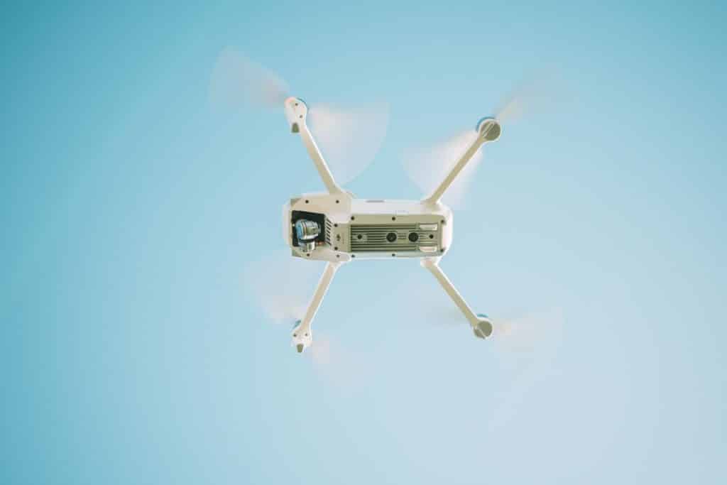 drone blanco camara gps Drone blanco con cámara y GPS