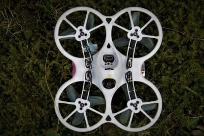 Drone con cámara vs sin cámara: qué cambia en peso, calidad de imagen y vuelo